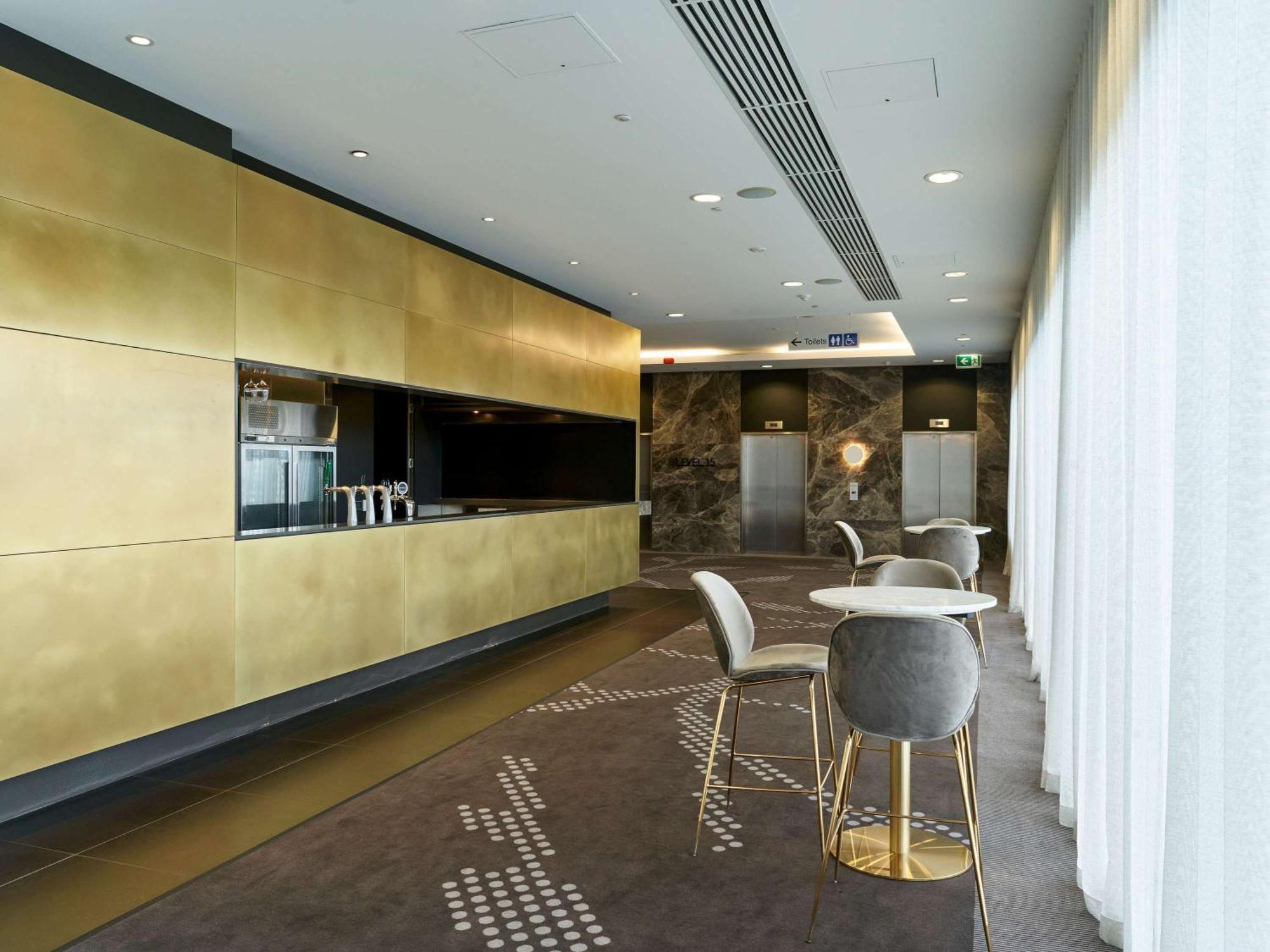 Hotel Pullman Adelaida Exterior foto The lounge at the airport